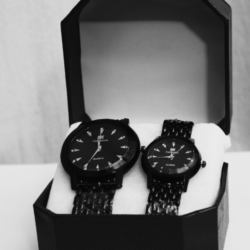 Latest Stylish His & Her Couple Wrist Watch